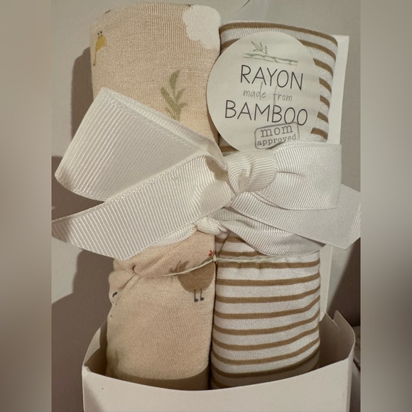 Milkberry Bamboo Baby Blankets Swaddle
Nursing Cover Burp Cloth Set of 2 - Picture 3 of 3